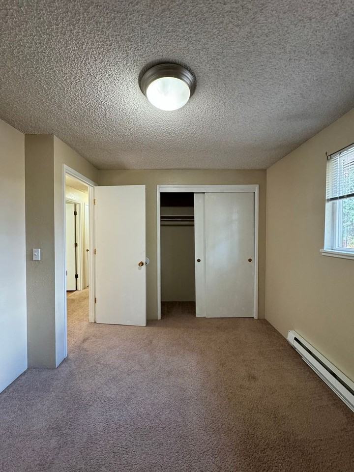 1827 Worden Ave - Photo 4 of 19