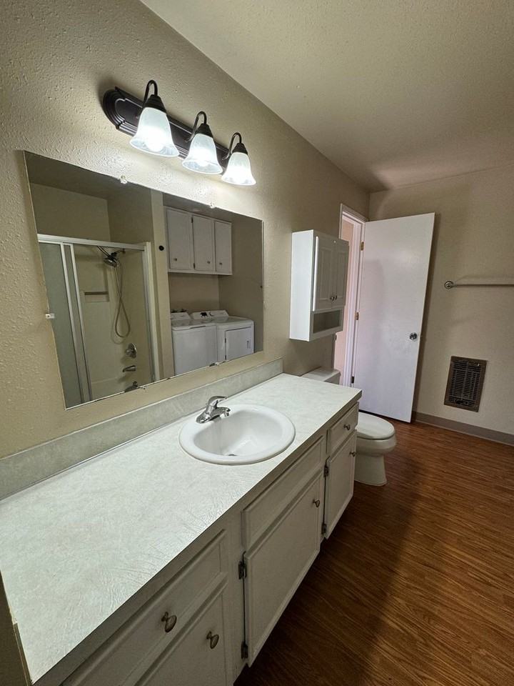 1827 Worden Ave - Photo 2 of 19