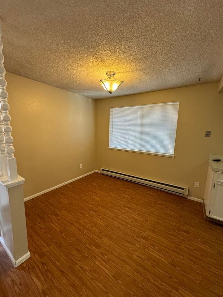 1827 Worden Ave - Photo 5 of 19