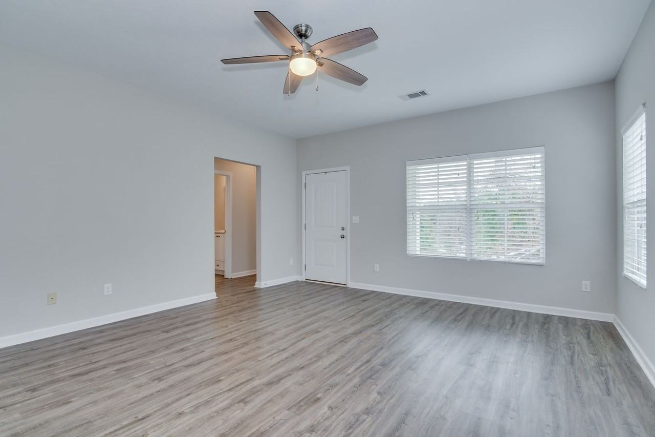 300 Violet Alley - Photo 6 of 28