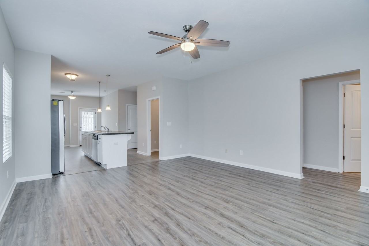 300 Violet Alley - Photo 7 of 28