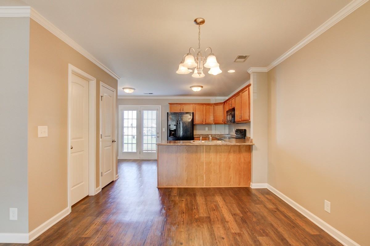 303 Sam Houston Cir - Photo 4 of 14
