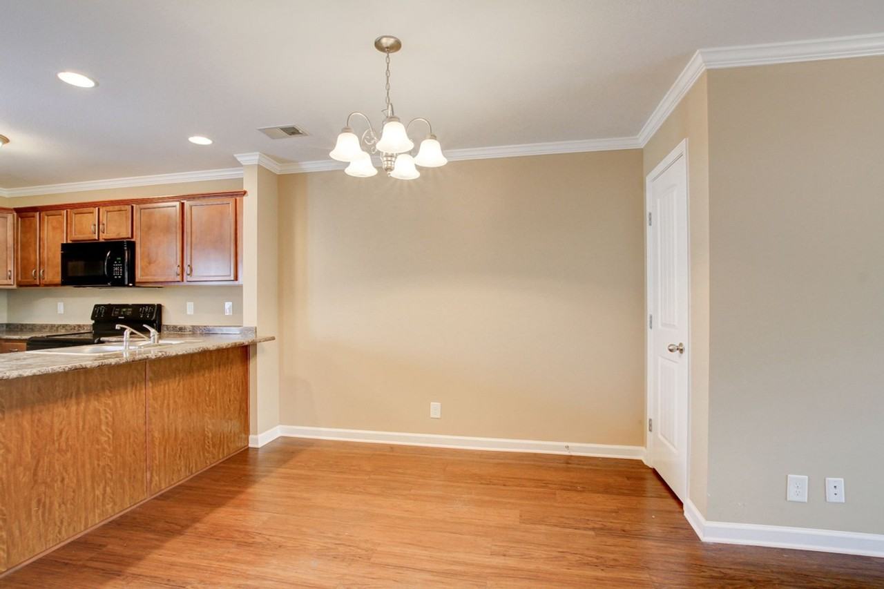 303 Sam Houston Cir - Photo 7 of 14