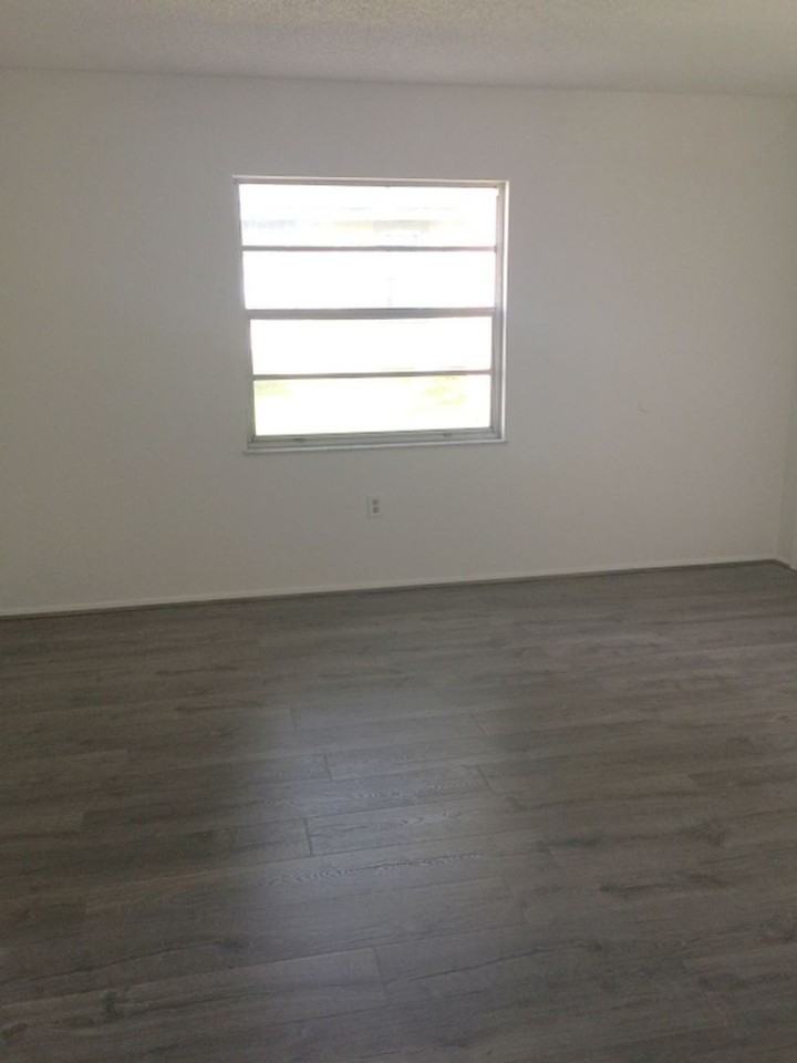 4753 6th St - Photo 3 of 13