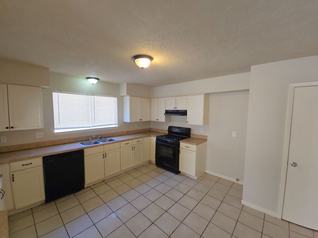 18915 Oak Bower Dr - Photo 2 of 35