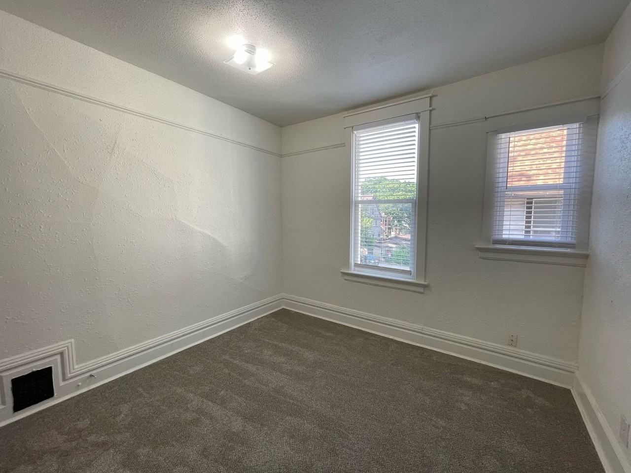 2523 N Murray Ave - Photo 3 of 6