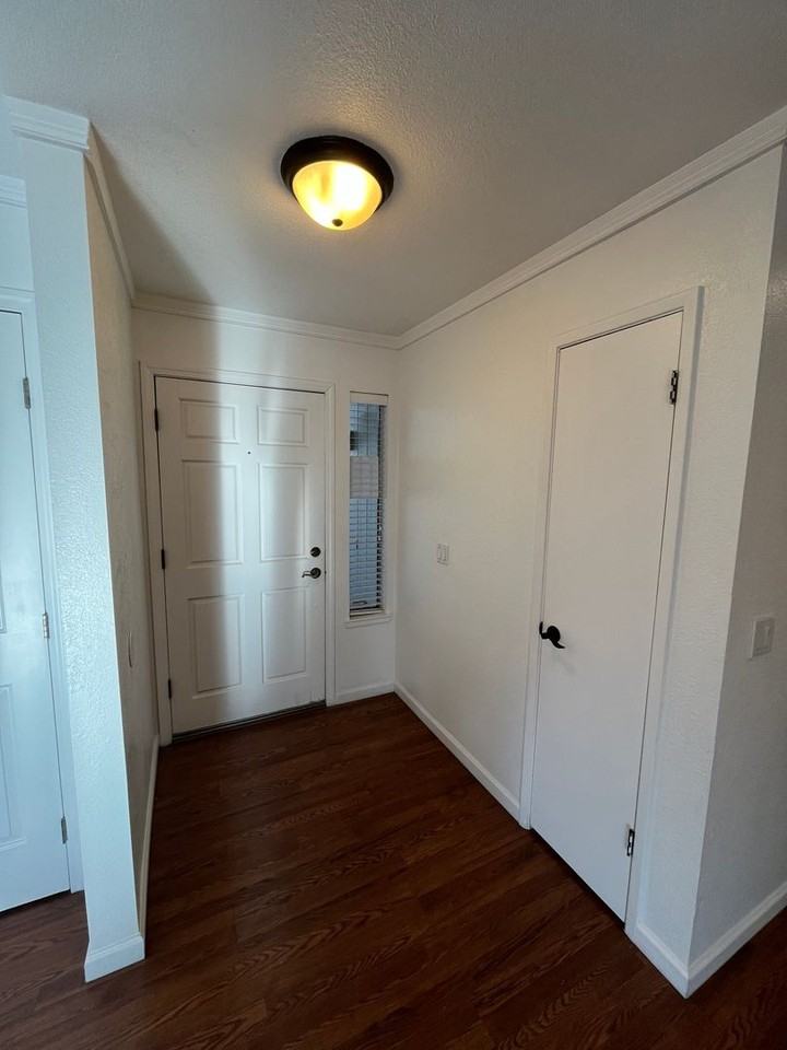 1020 Greenfield Dr - Photo 2 of 21