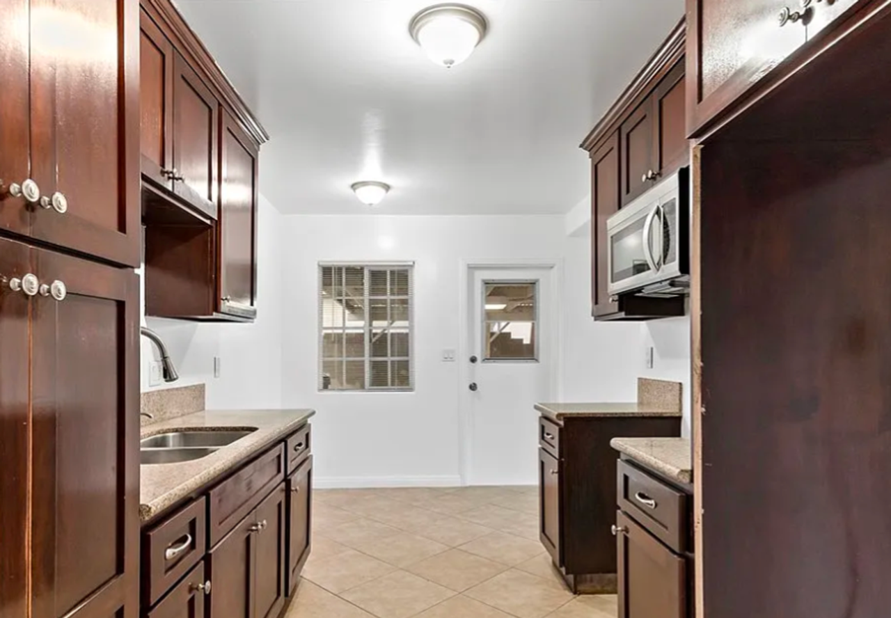 12324 Laurel Ave - Photo 3 of 5