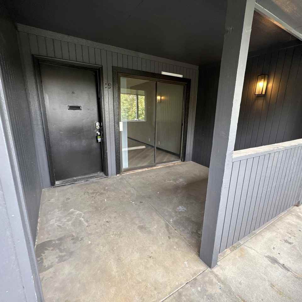 1121 N 28th St #19 - Photo 4 of 16