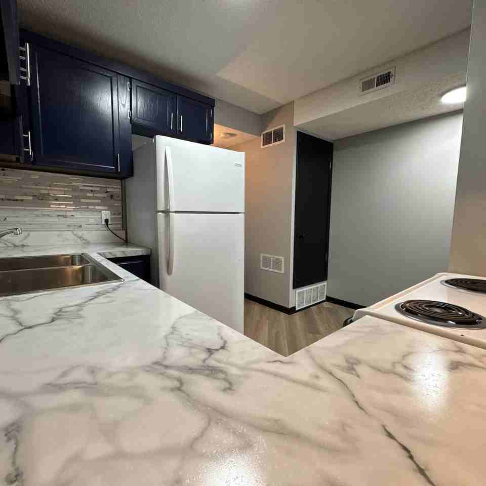 1121 N 28th St #19 - Photo 7 of 16