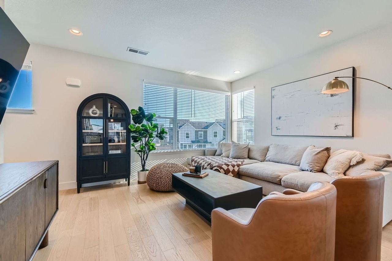 2092 Alcott Way - Photo 2 of 30