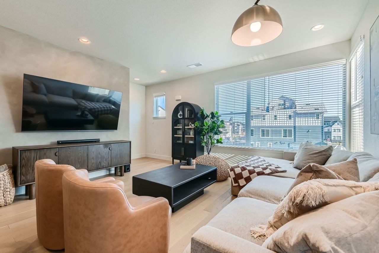 2092 Alcott Way - Photo 3 of 30