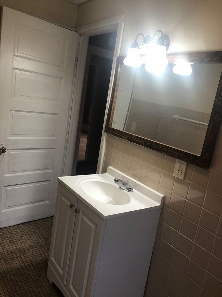 2629 N Maryland Ave - Photo 4 of 21