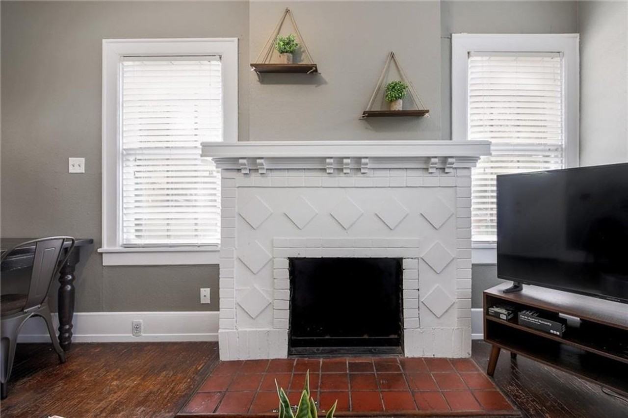 804 W 28th 1/2 St - Photo 7 of 27