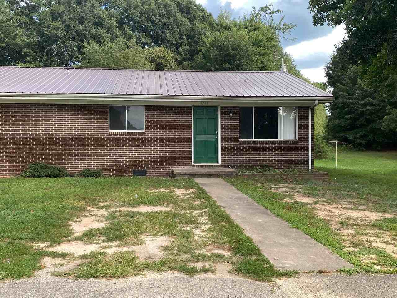 3737 Robert Riding Rd - Photo 2 of 8