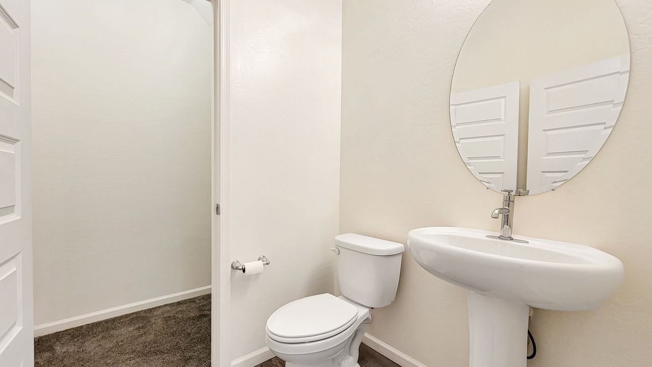 15733 W Polk St - Photo 5 of 36