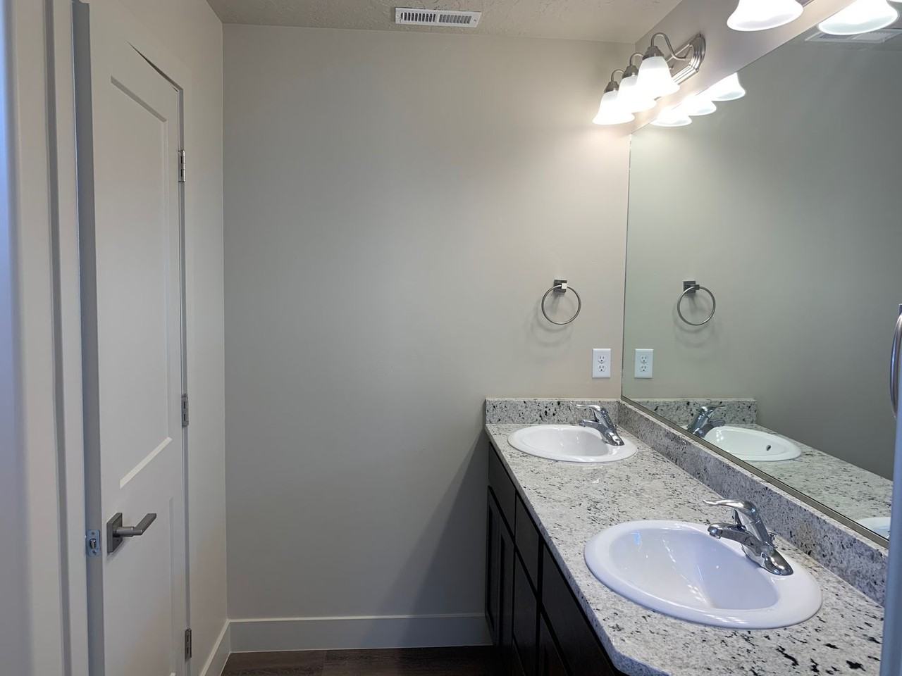 2675 E 450 N - Photo 7 of 17