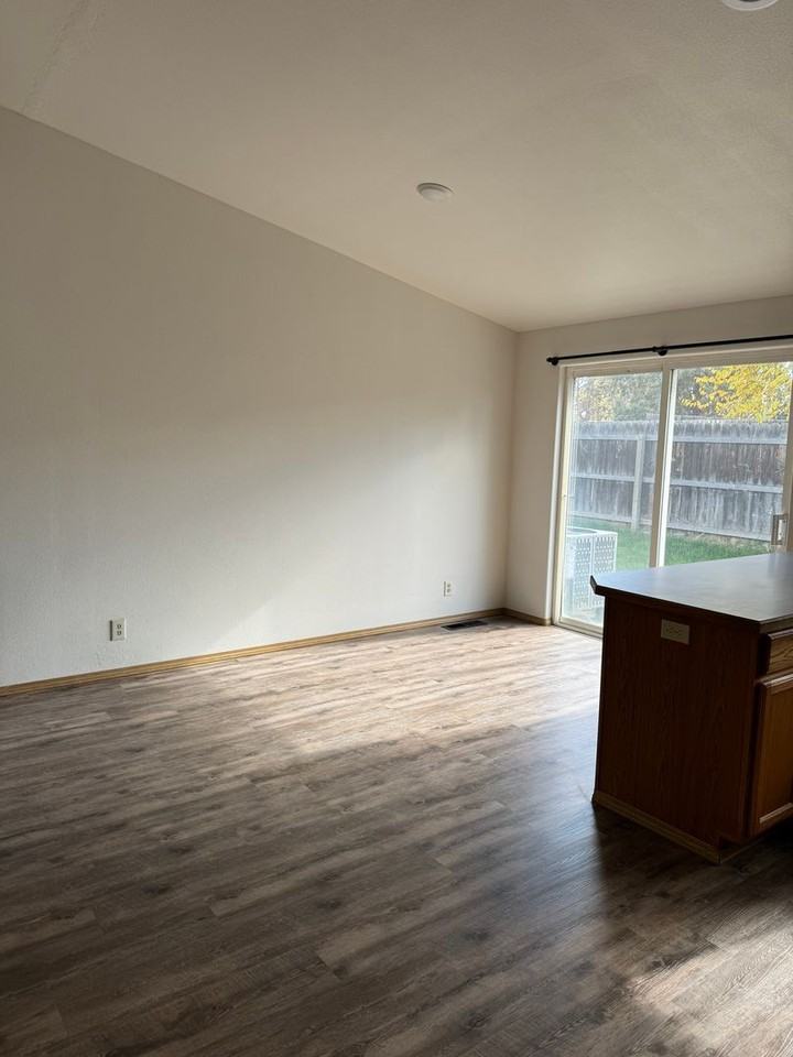 2806 Sw Salmon Ave - Photo 6 of 15