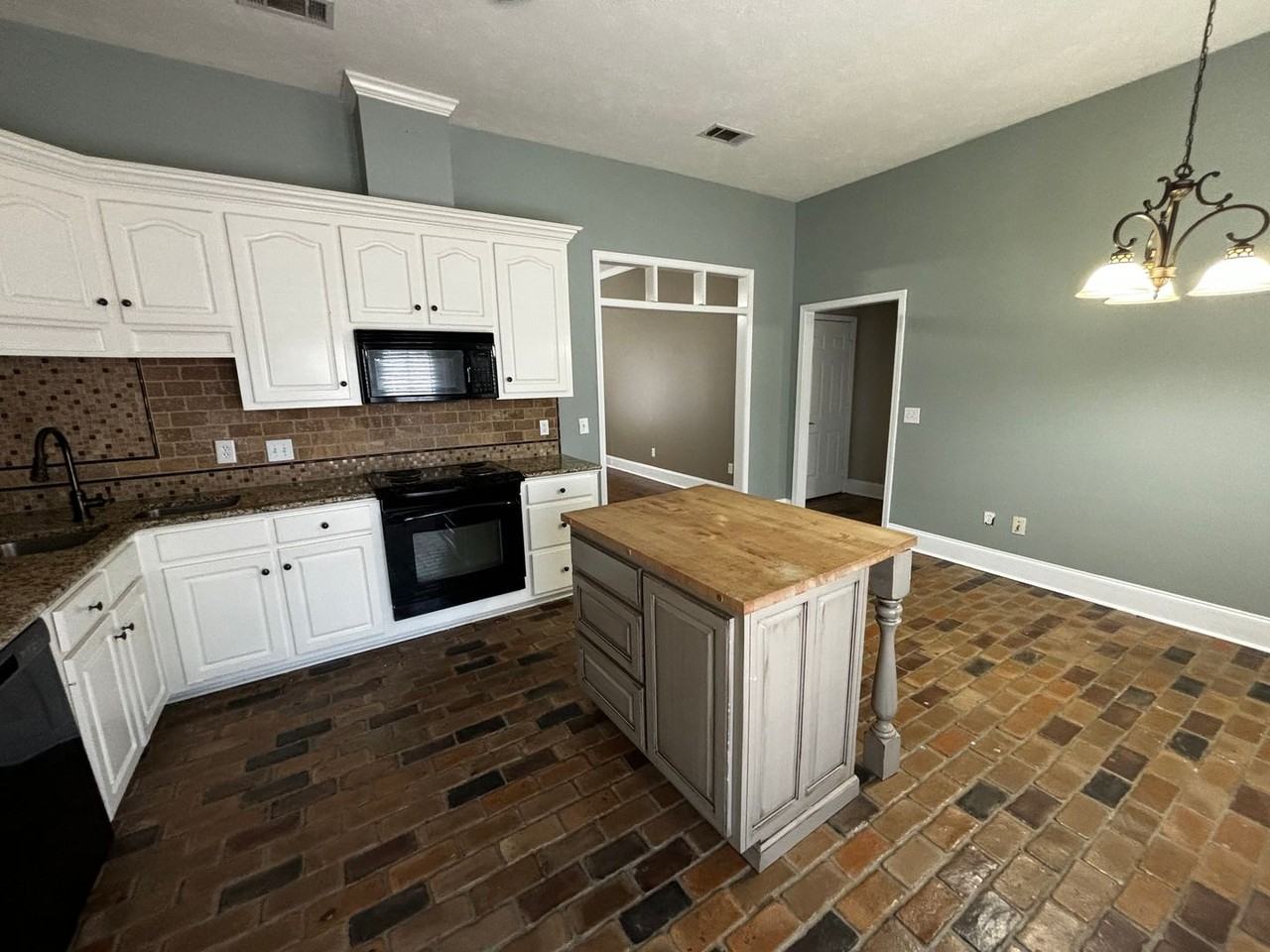 155 Mason Way - Photo 3 of 13