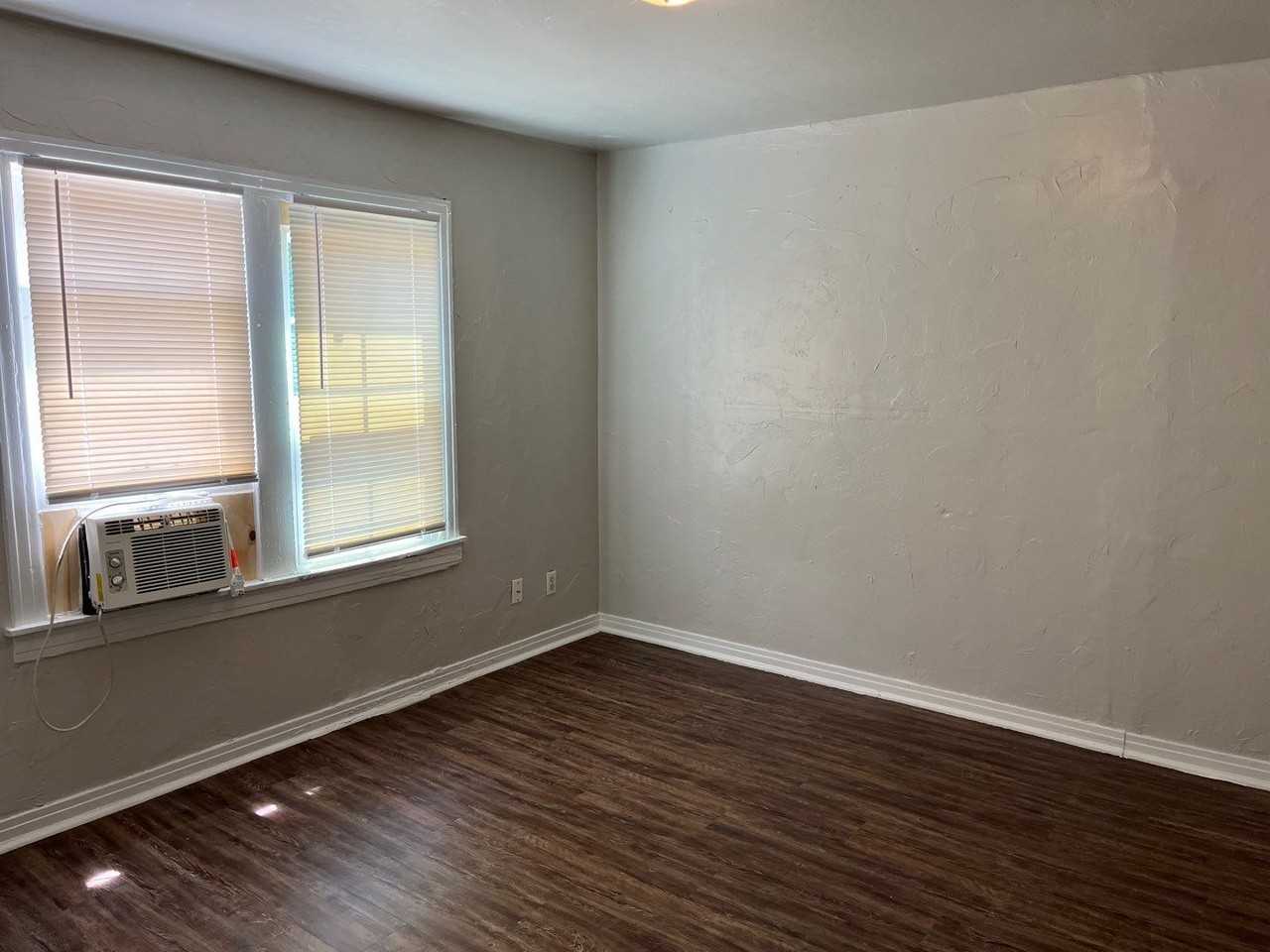 908 Sw 48th St - Photo 2 of 39