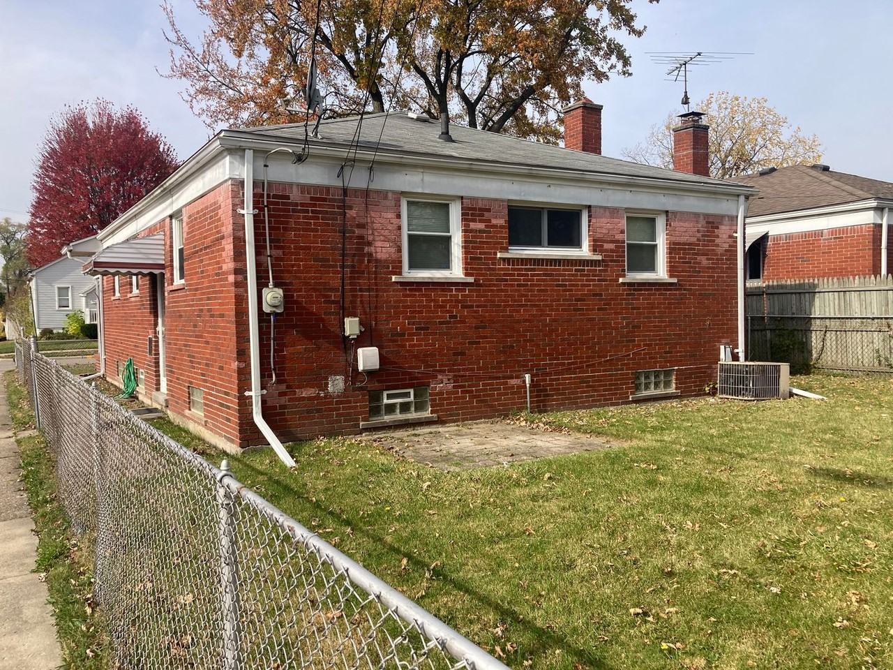 22004 Piper Ave - Photo 3 of 16