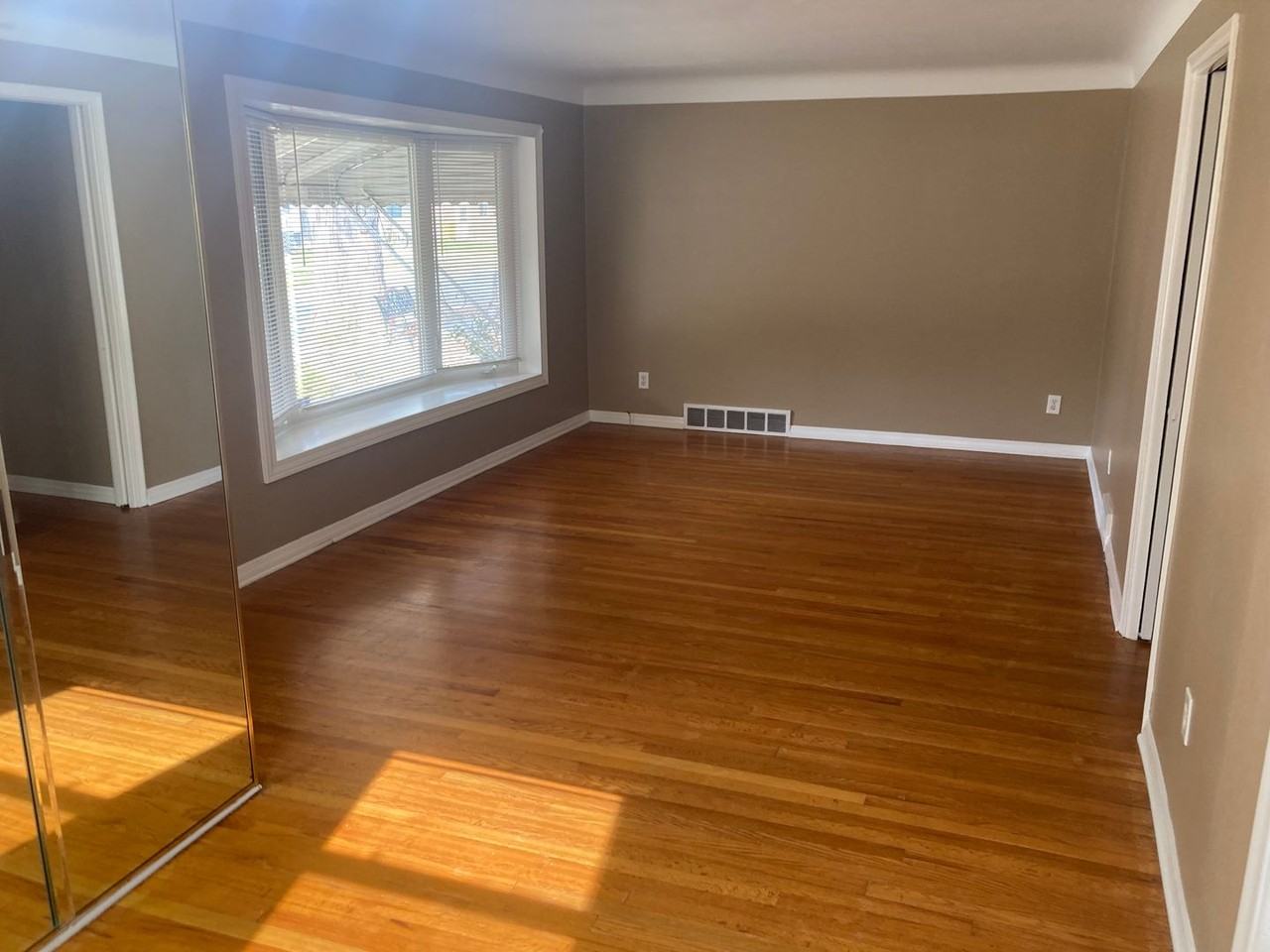 22004 Piper Ave - Photo 6 of 16