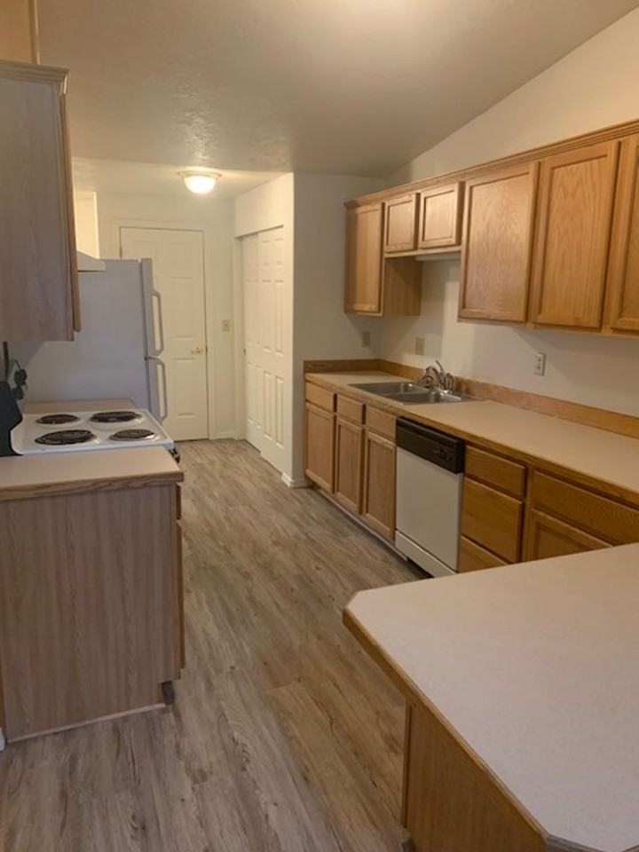 655 Benjamin Avenue - Photo 3 of 10