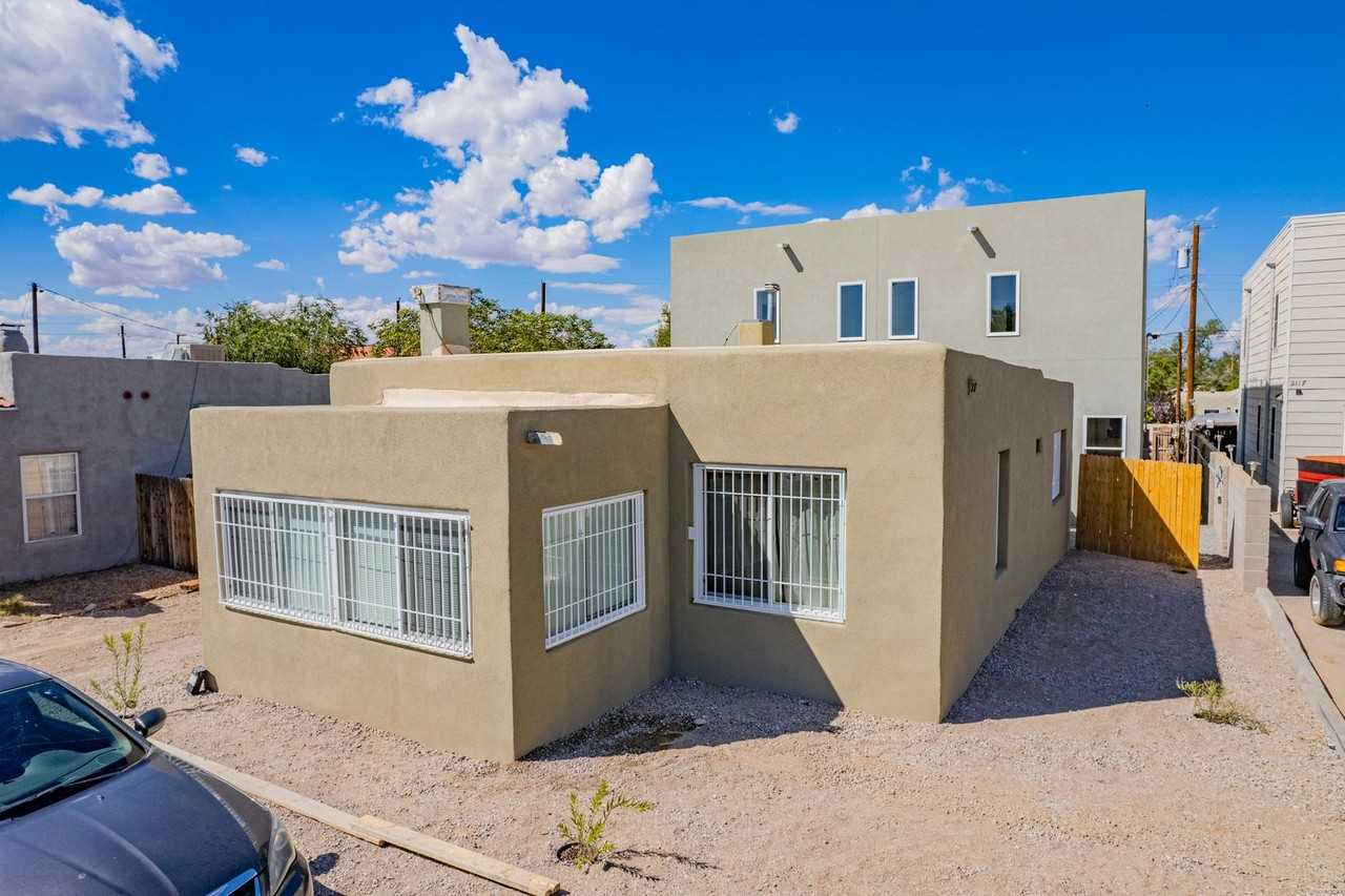 2113 Coal - Photo 2 of 43