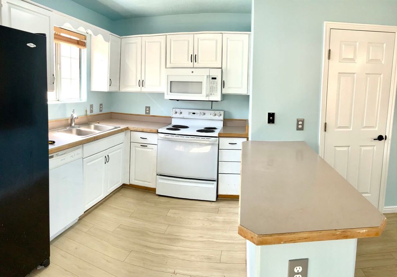 1735 W 540 N #301 - Photo 3 of 11