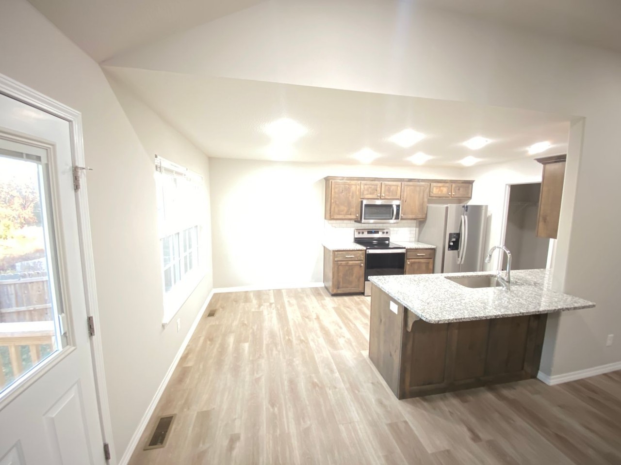 604 S Southgate - Photo 2 of 15