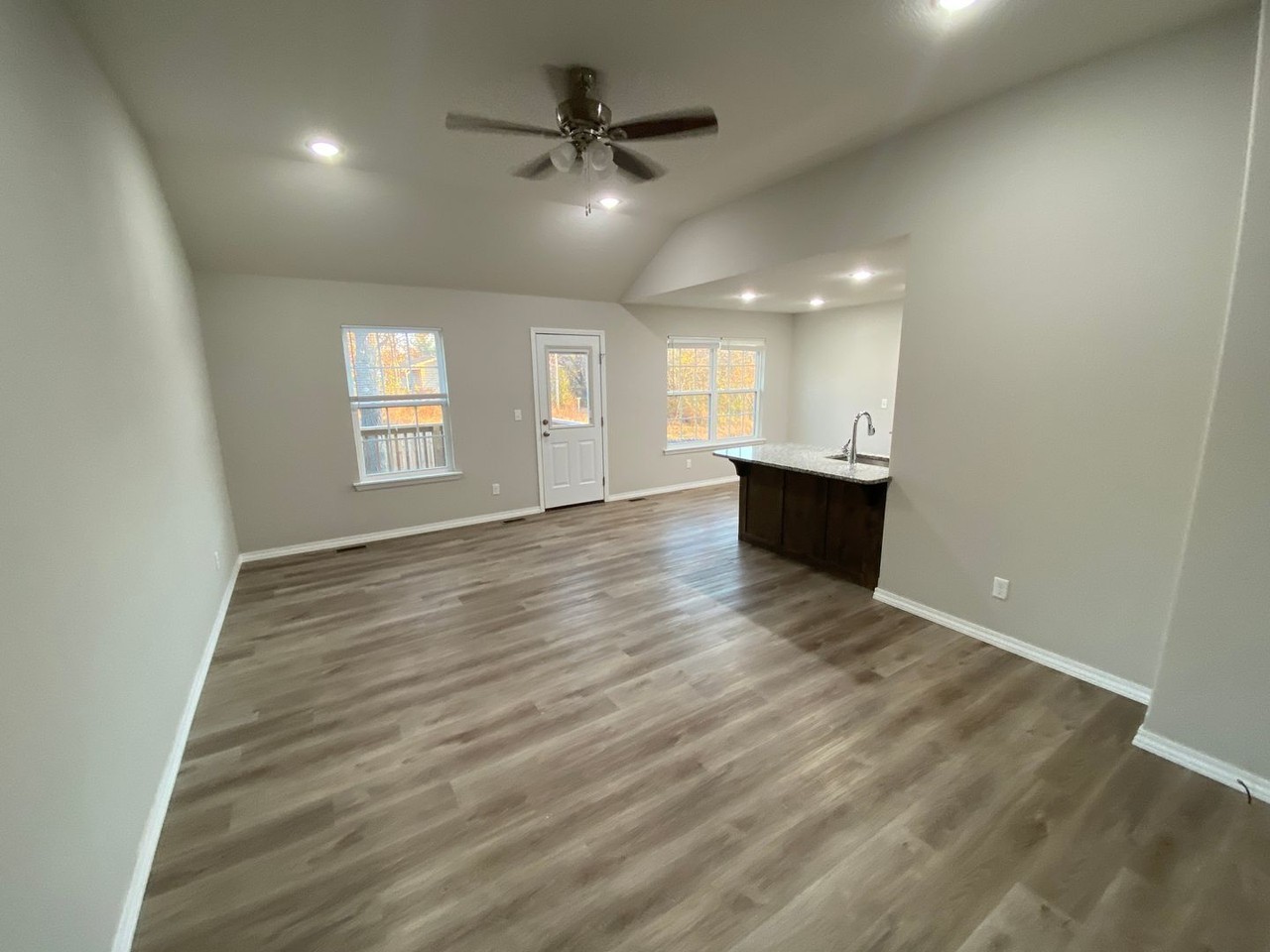 604 S Southgate - Photo 4 of 15