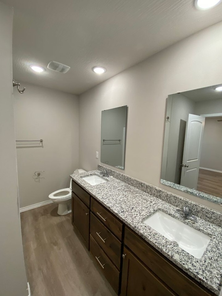 604 S Southgate - Photo 6 of 15