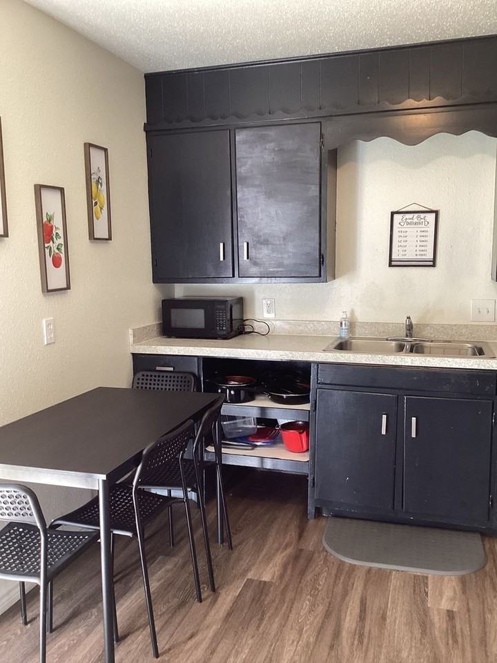 1719 W 17th St - Photo 5 of 14
