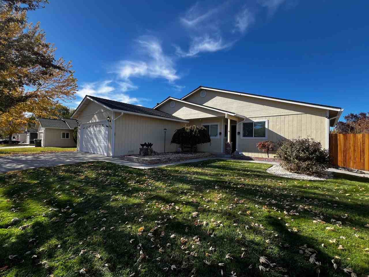 1470 Mary Jo Dr - Photo 3 of 28