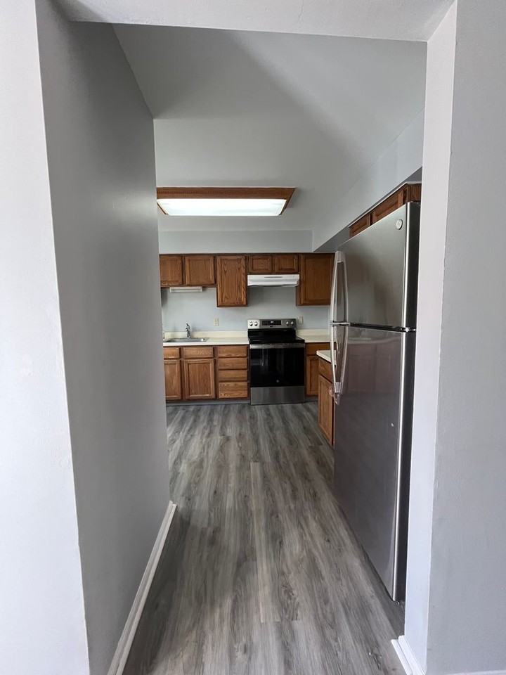 172 Windham Ct - Photo 3 of 27