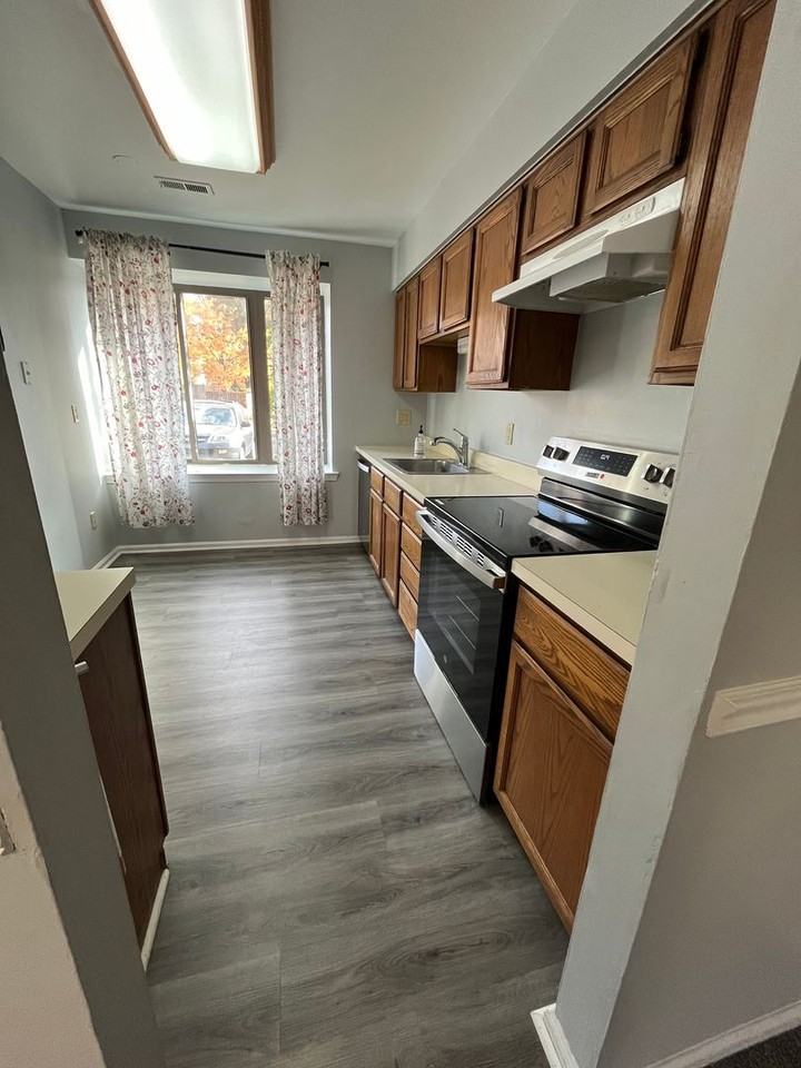 172 Windham Ct - Photo 5 of 27