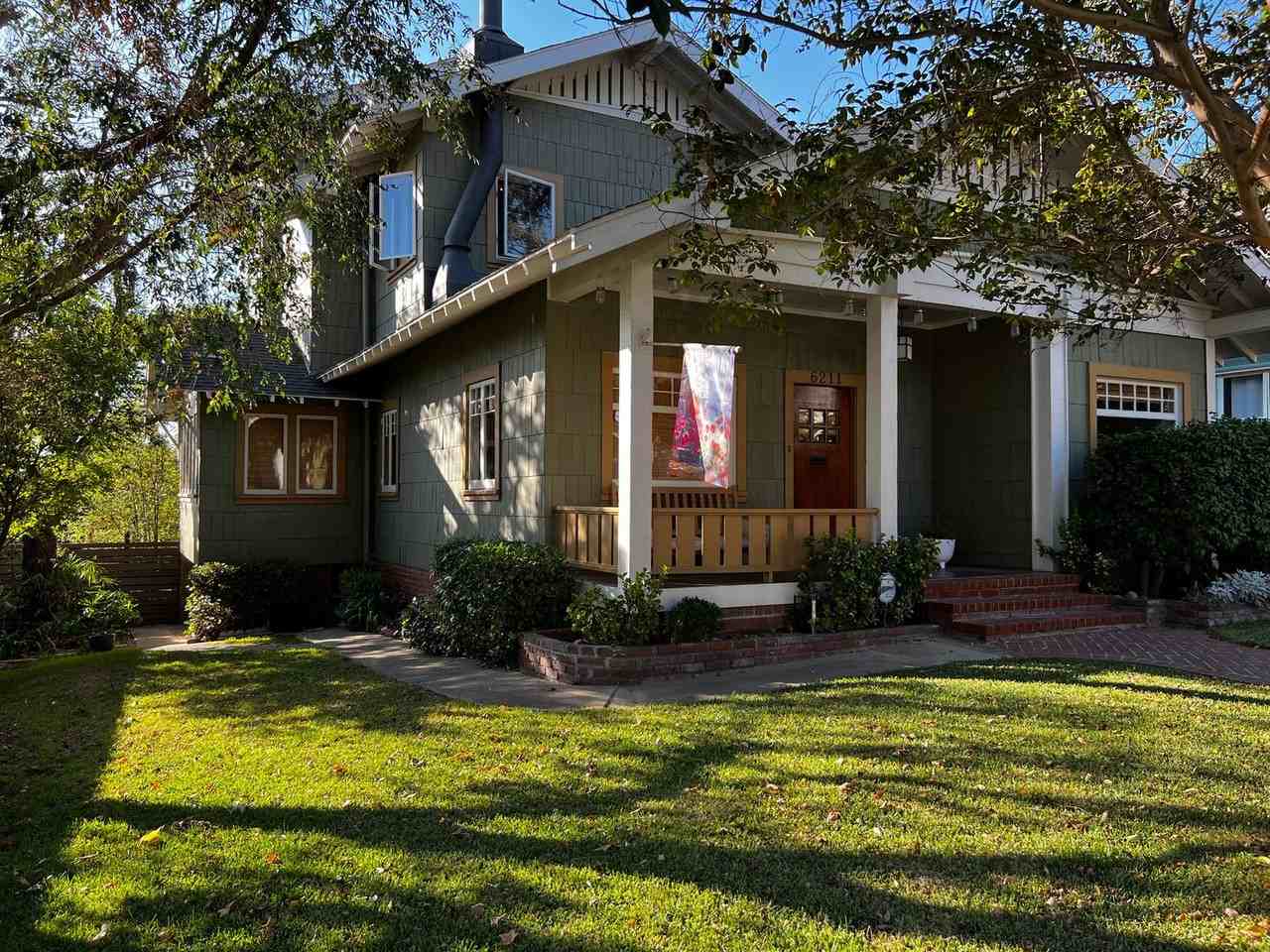 6211 Washington Ave - Photo 2 of 28