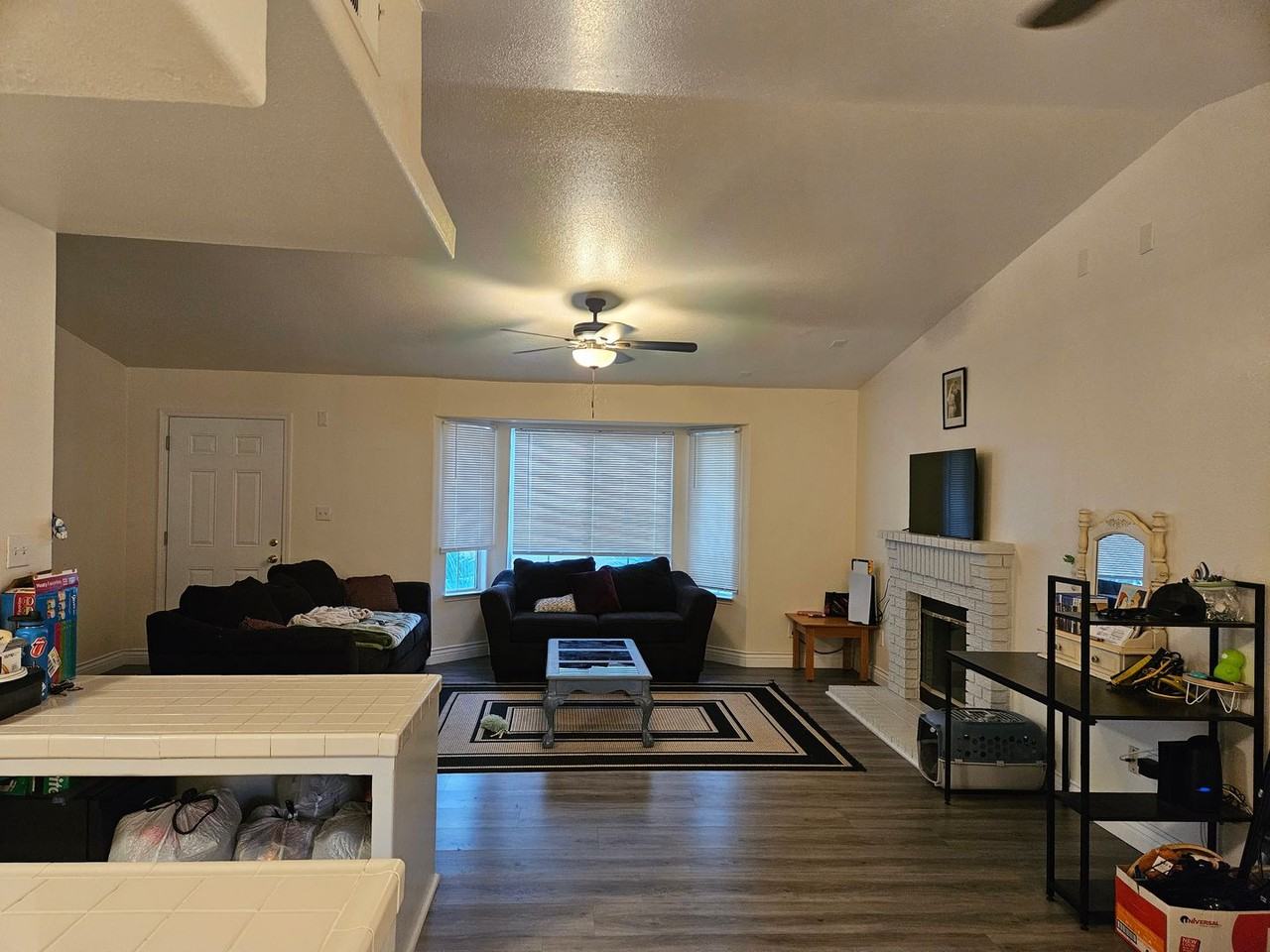 1231 Pecan St - Photo 3 of 5