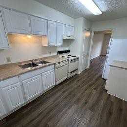 711 Ridgewood Dr Apt 104 - Photo 4 of 10
