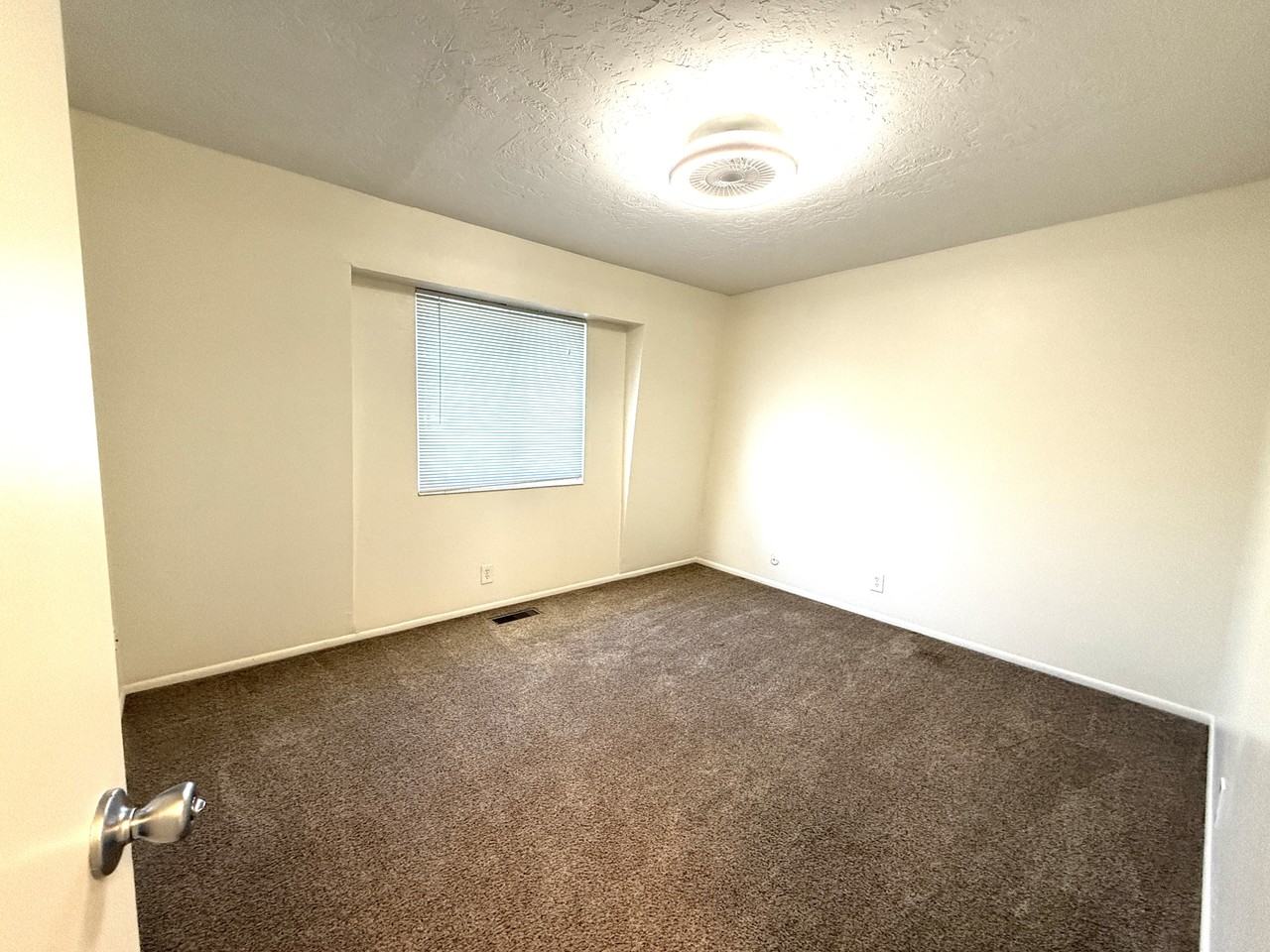 4570 S 200 E #11B - Photo 7 of 9