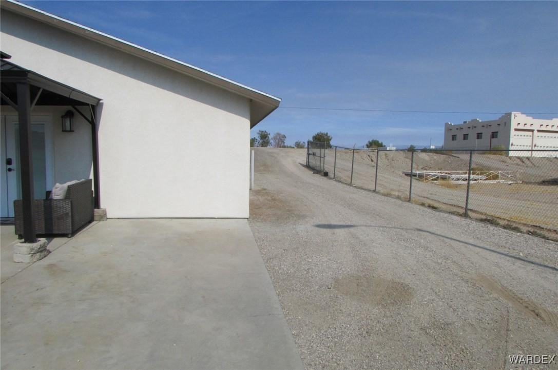 1310 E Dike Rd - Photo 3 of 21