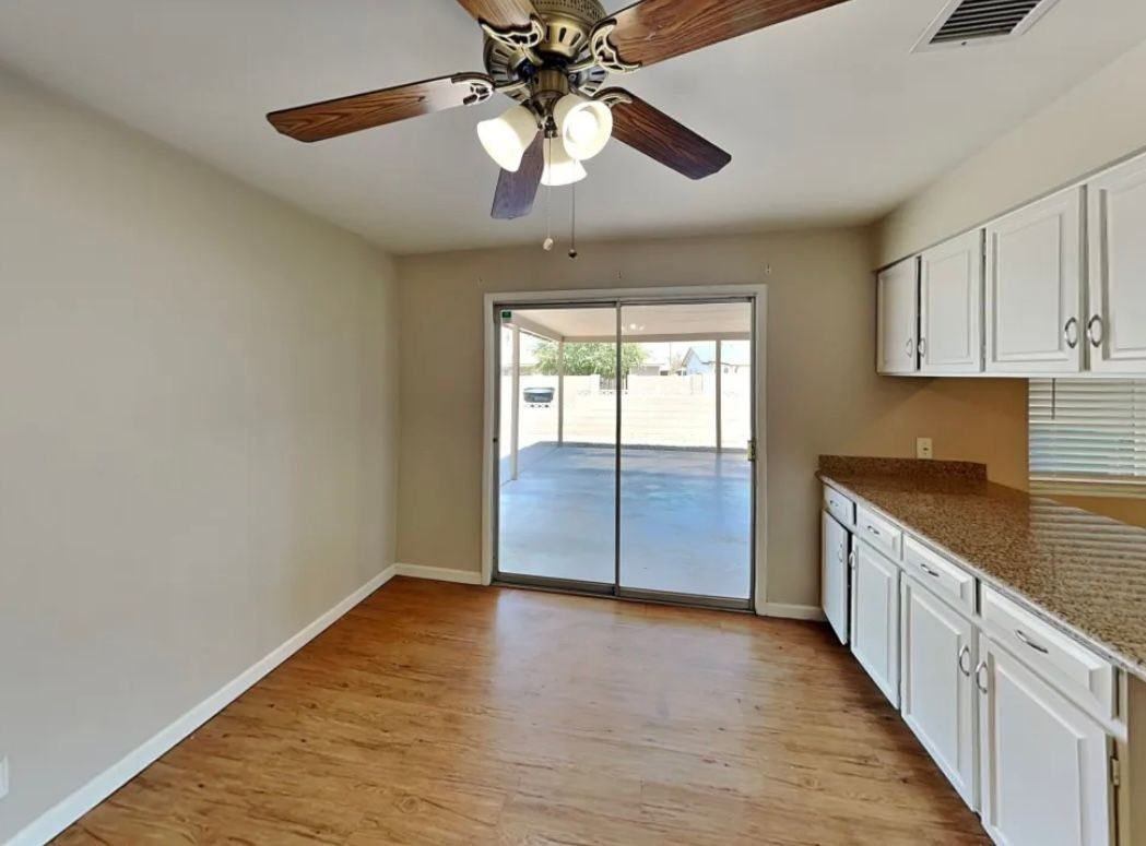 1024 W 19th St - Photo 2 of 8