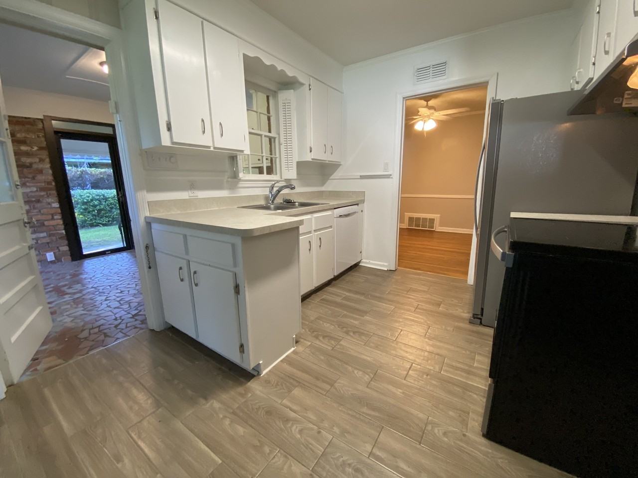 5409 Waters Dr - Photo 2 of 45