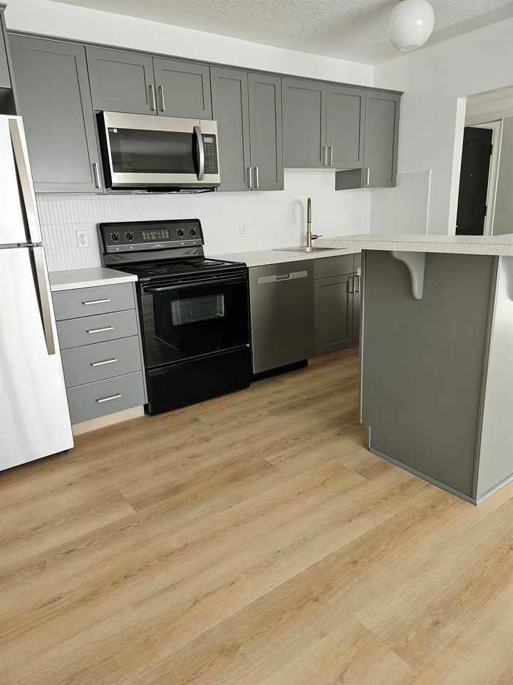 2515 14a Street Sw - Photo 3 of 22