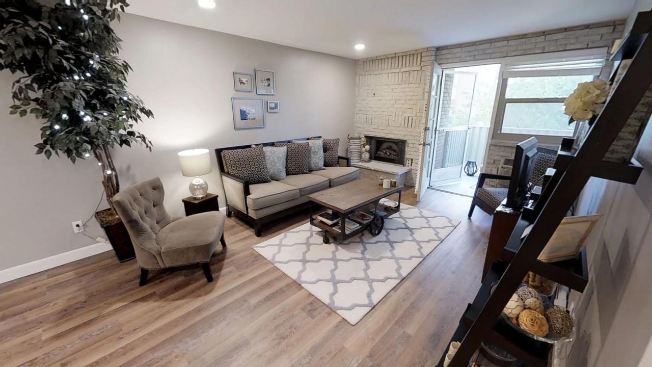 La Fonda Apartments - Photo 2 of 13
