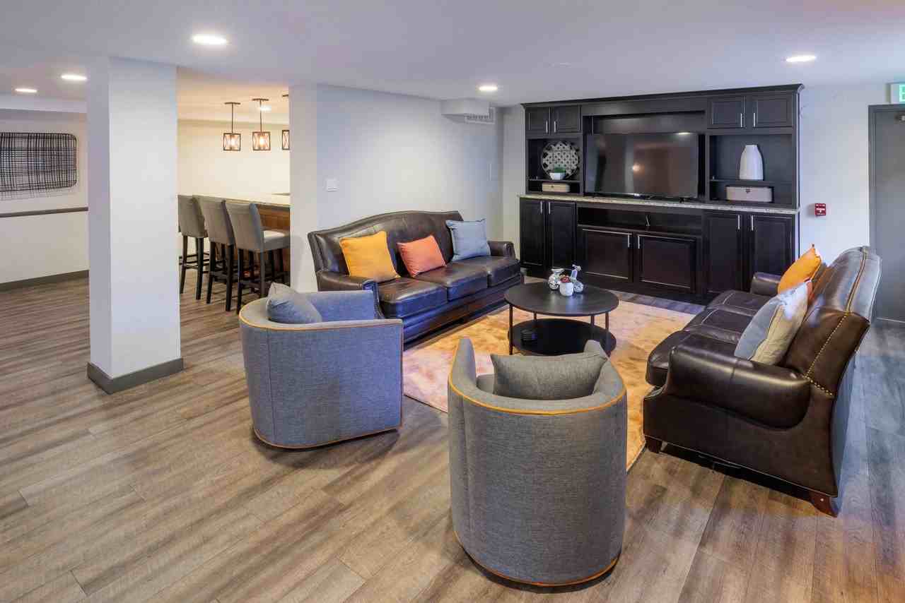 La Fonda Apartments - Photo 4 of 19