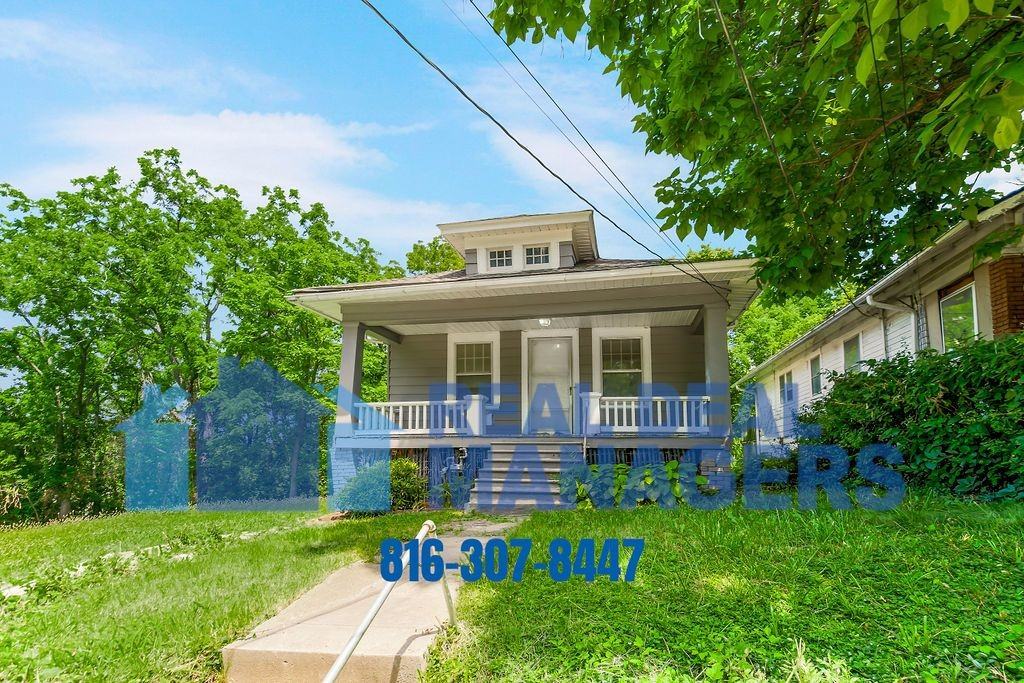 2923 Kensington Ave - Photo 2 of 21