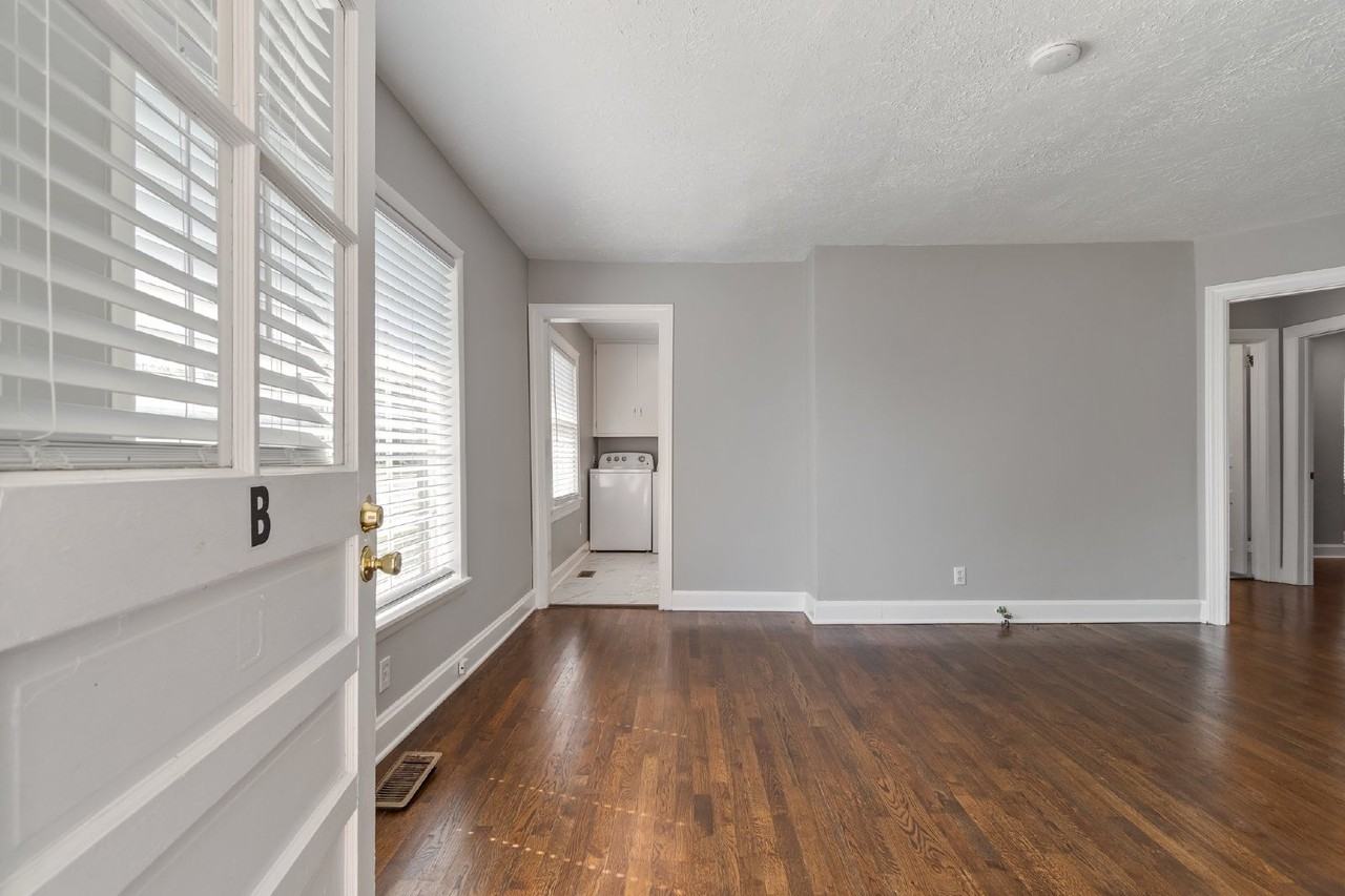 4601B Elkins Ave - Photo 2 of 8