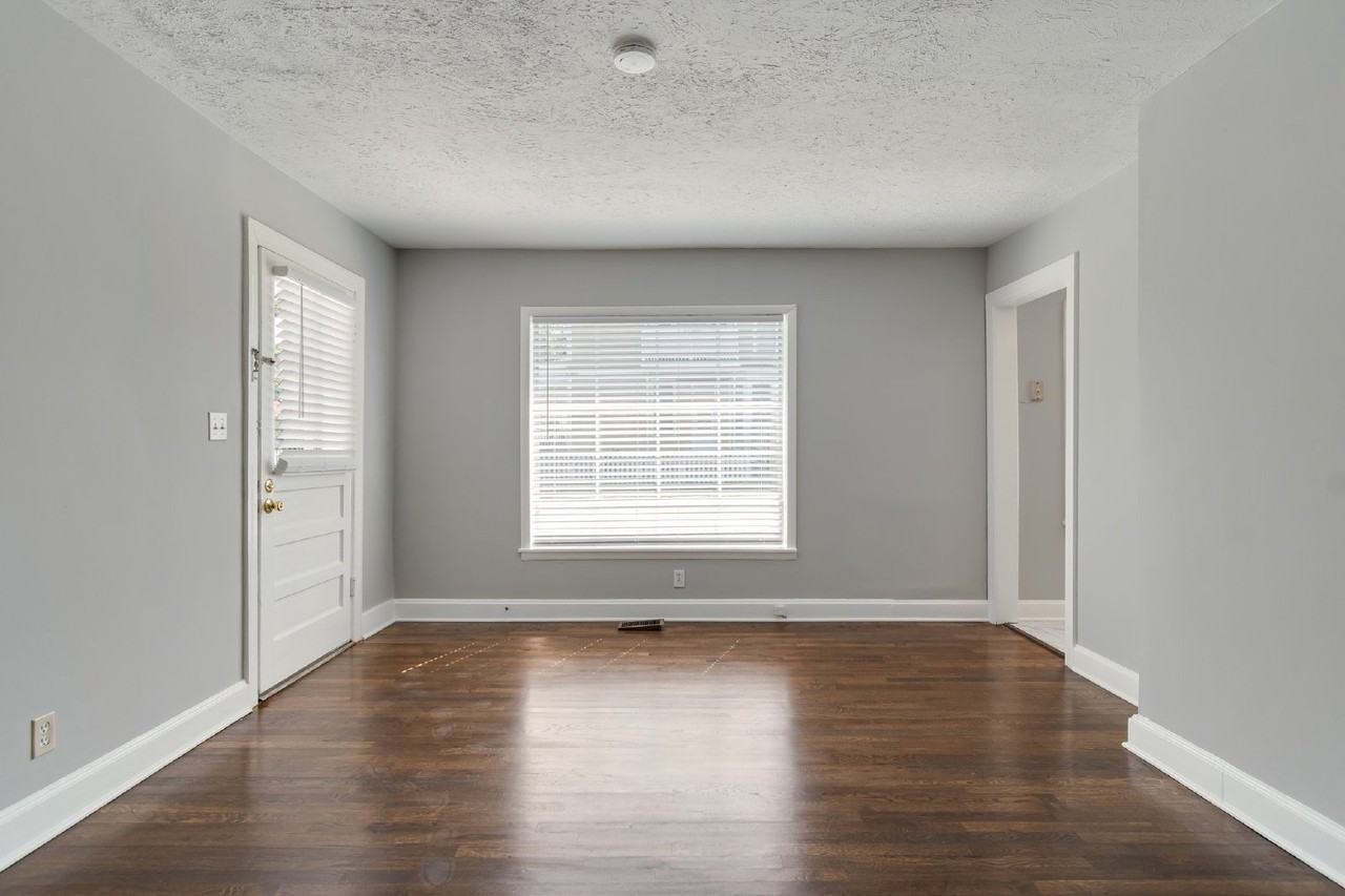 4601B Elkins Ave - Photo 3 of 8