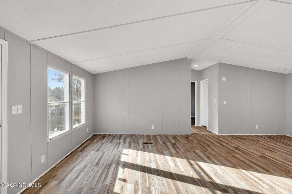 185 Paradise Ln - Photo 3 of 23